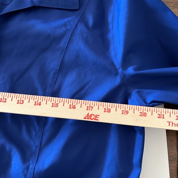 Chico’s No Iron Royal Blue Button Down Long Sleeved Button Cuff Shirt 2 - Picture 12 of 15